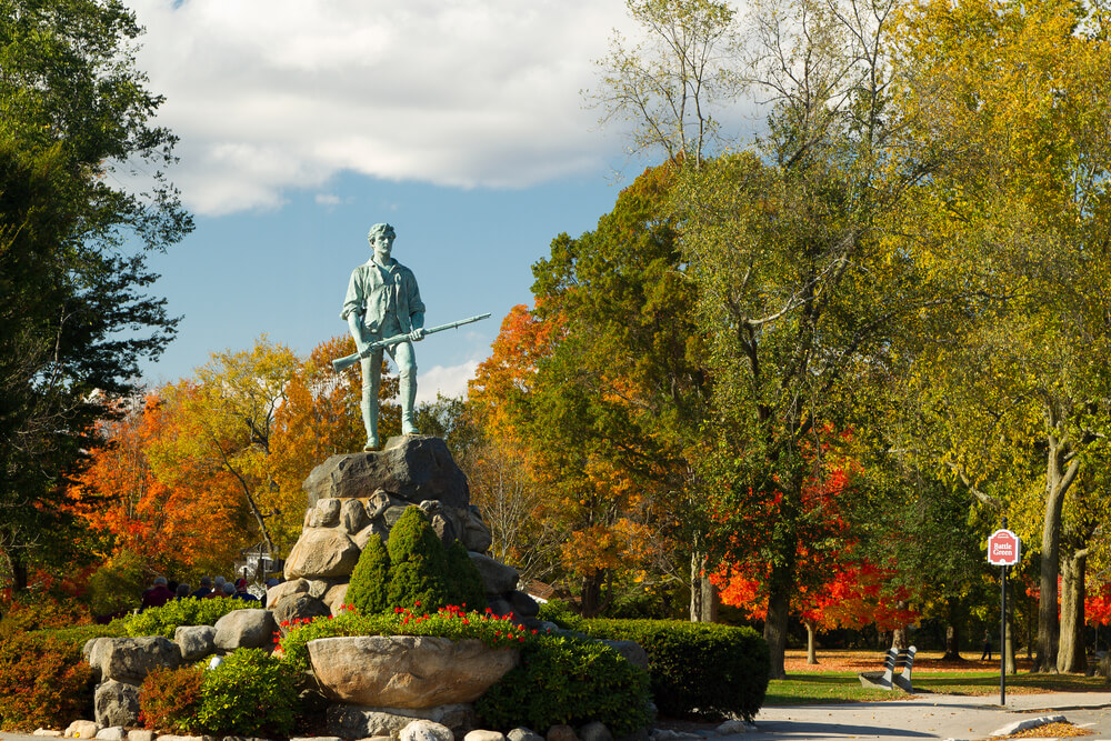 Photo of a Minute Man Statue. Click Here for 15 Fall Activities in Massachusetts!